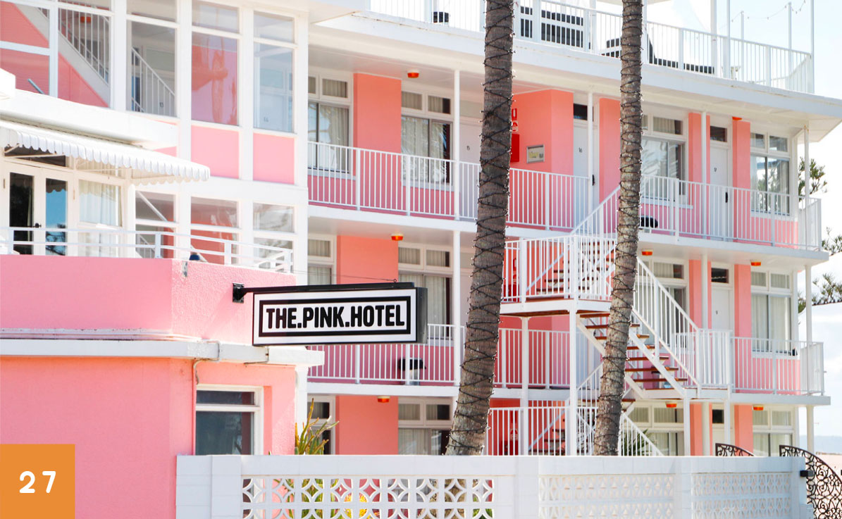 thepinkhotelcoolangatta.com