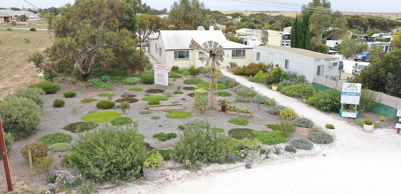 Remote van park on edge of Nullarbor goes on market for $1.6m