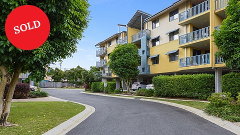 Management Rights - All, Management Rights | QLD - Brisbane | Low-Rise Complex in Greenslopes, Nett $174k & 3 Bedroom Freestanding House 
