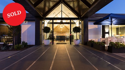 Leasehold, Motel | SA - Flinders Ranges and Outback | Luxury 19 room regional hotel, showing 36.2% return.