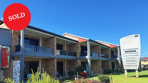 Freehold Passive Investment, Motel | QLD - Brisbane | PASSIVE INVESTMENT WITH DEVELOPMENT UPSIDE, WATERFRONT COASTAL LOCATION