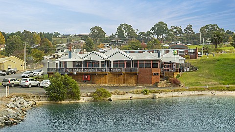 Leasehold, Hotel | TAS - North East Region | Absolute Waterfront Marina Hotel / Great Returns!
