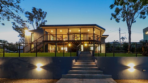 Freehold Going Concern, Motel | QLD - Townsville Mackay | Own a Thriving Boutique Guest House in Airlie Beach - Lifestyle, Location